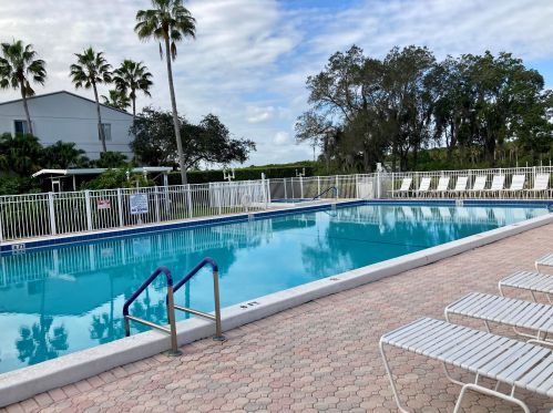 2500 Anchorage Cv, Fort Pierce FL 34952-6221 exterior