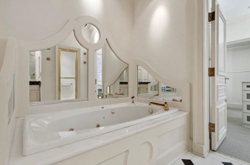 82 Inman Cir, Atlanta GA 30309-3384 exterior