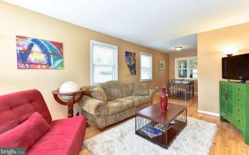 5700 Fenwick Dr, Alexandria VA  22303-1526 exterior