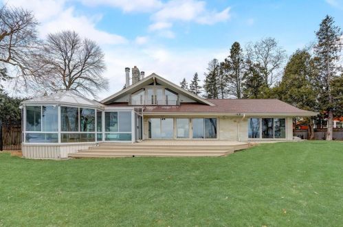 6990 Barnett Ln, Milwaukee WI 53217-3606 exterior