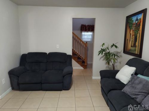 75 Redwood Ave, Edison NJ  08817-4311 exterior