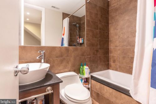 1436 Bainbridge St, Philadelphia PA 19146-1807 exterior