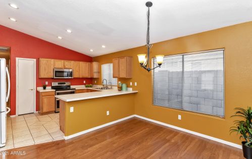 3028 Blackhawk Dr, Phoenix AZ  85050-4706 exterior