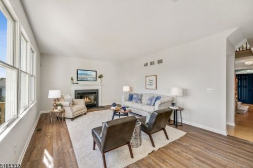 11 Bakley Ter, Town Center NJ  07052-2169 exterior