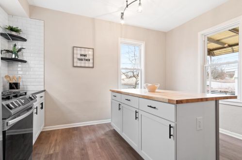 2812 8th St, Milwaukee WI 53215-3933 exterior