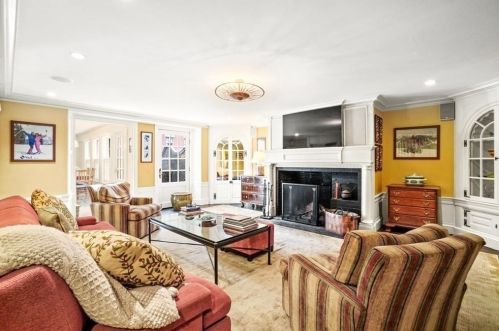 28 Chestnut St, Boston MA exterior