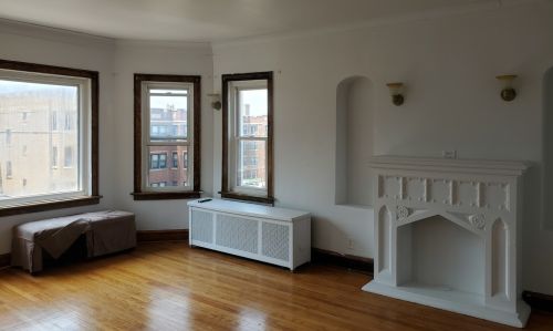 8015 Eberhart Ave, Chicago IL 60637-3300 exterior