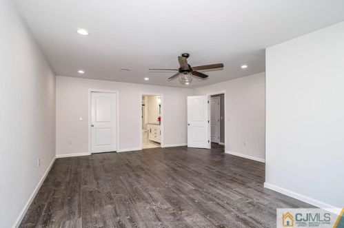 6 Dayton Rd, Edison NJ  08817-4007 exterior