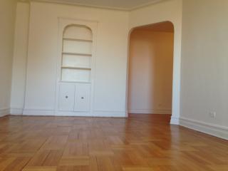 8220 4th Ave, Brooklyn NY  11209-0044 exterior