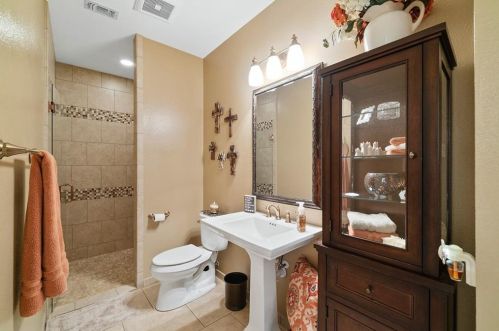 5703 Lockhill Rd, San Antonio TX 78240-1620 exterior