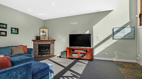 4231 Richmond St, Chicago IL 60618-2615 exterior