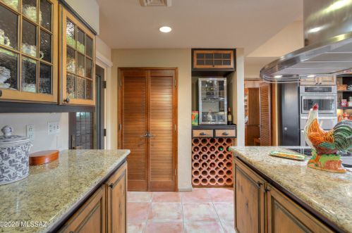 1021 Msn Twin Buttes Rd, Green Valley AZ 85622-8320 exterior