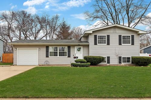 721 Darlington Ln, Bull Valley IL 60014-7873 exterior