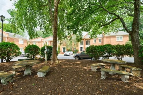 402 Ansley Villa Dr, Atlanta GA  30324-4811 exterior