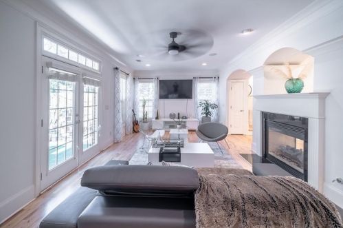 2810 Darby St, Atlanta GA  30319-3655 exterior