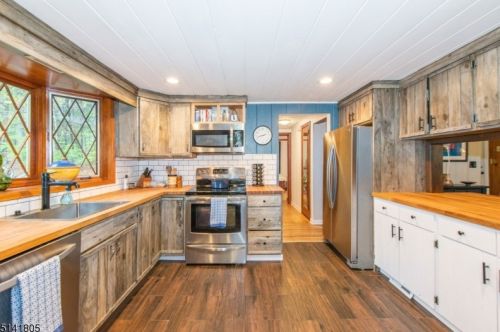 86 Lakewood Dr, Parsippany NJ 07834-2819 exterior