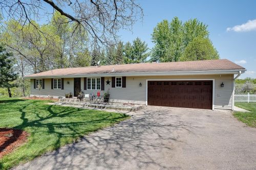 990 County Rd 92, Maple Plain MN 55359-9577 exterior