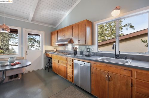 1404 Smt Rd, Berkeley CA 94708-2215 exterior