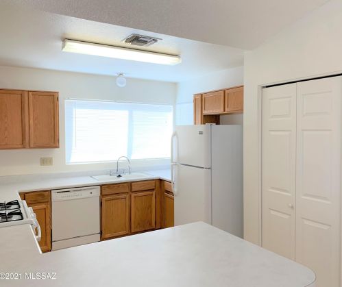 9960 Outlaw Trl, Tucson AZ  85742-8852 exterior