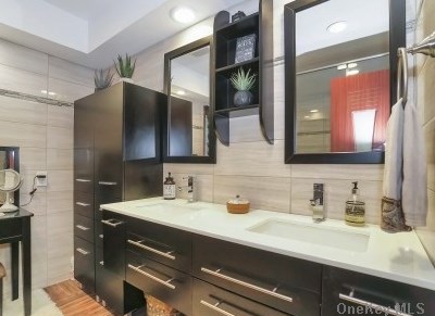 8 White Spruce Cir, Commack NY 11725-4323 exterior