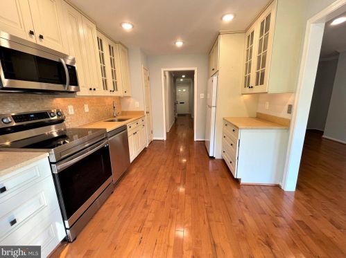 7623 Coddle Hbr Ln, Rockville MD 20854-3253 exterior