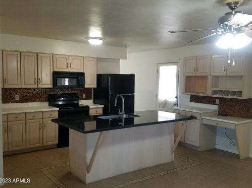 3135 Desert Cove Ave, Phoenix AZ  85028-2609 exterior