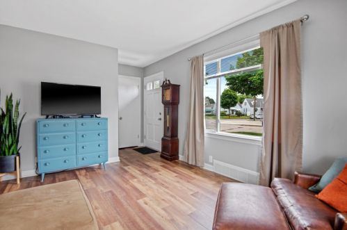 3757 96th St, Milwaukee, WI 53222-2623