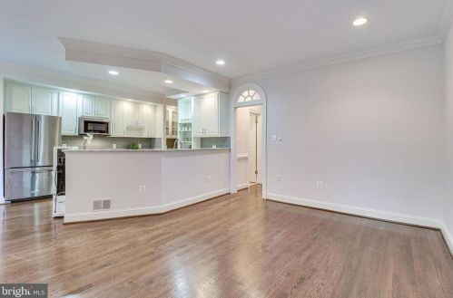 6636 Hampton View Pl, Mc Lean VA 22101-6003 exterior