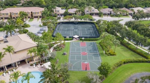 6606 Marbella Dr, Naples FL 34105-5040 exterior
