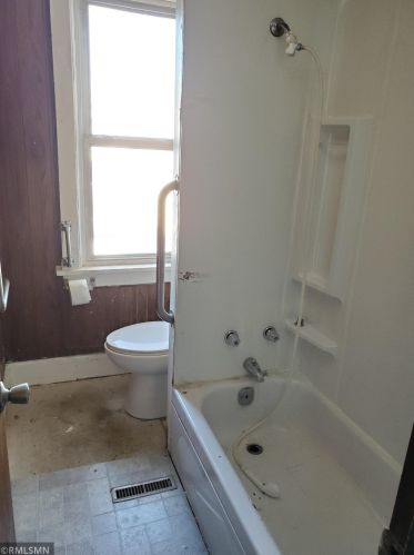 611 Charles Ave, Saint Paul MN 55104-2717 exterior