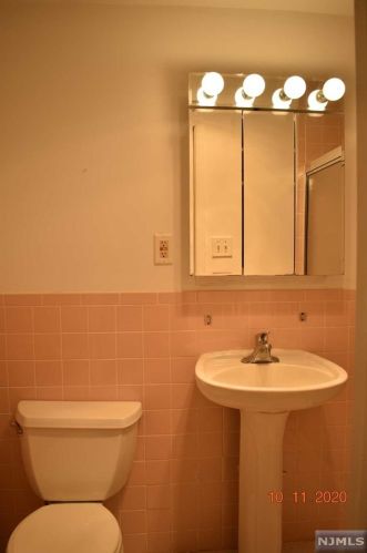 199 Knickerbocker Rd, Demarest NJ  07627-1011 exterior