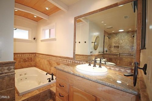 3715 Sunset Ln, Oxnard CA 93035-4133 exterior