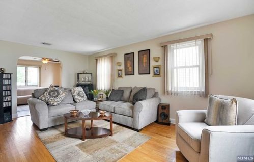 27 Beveridge St, Teaneck, NJ 07666-6057