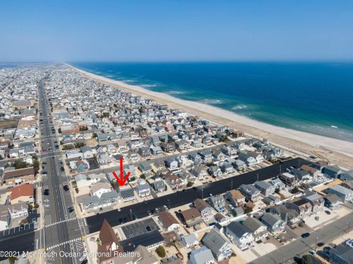 23 New York Ave, Lavallette NJ 08735-2537 exterior