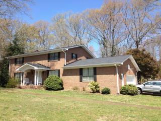 3913 Mission Oaks Dr, Chattanooga, TN 37412-1936