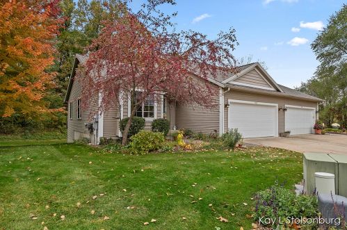 113 High Ridge Ct, Middlevle, MI 49333-8002