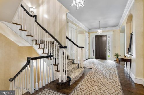 833 Herbert Springs Rd, Alexandria VA  22308-1320 exterior