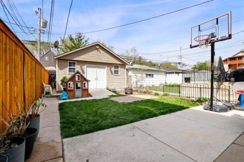 4214 Bernard St, Chicago IL 60618-1104 exterior