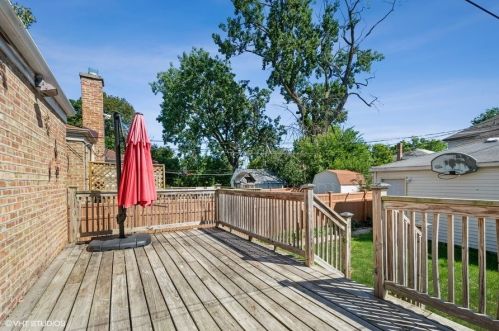 6701 Whipple St, Chicago IL 60652-3445 exterior