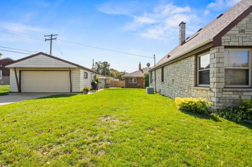 3160 70, Milwaukee WI 53219-4010 exterior