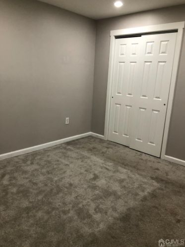 326 College Dr, Edison NJ 08817-5955 exterior