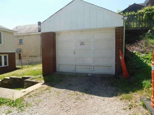 2920 Clermont Ave, Pittsburgh PA 15227-2820 exterior