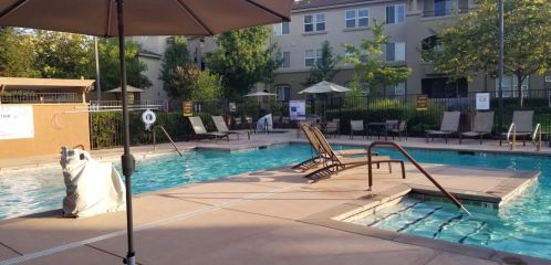 1400 Moon Cir, Folsom CA  95630-4113 exterior