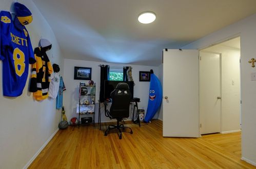 1284 Raven Dr, Pittsburgh PA  15243-1242 exterior