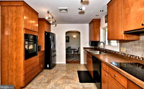 200 Timber Jump Ln, Media PA 19063-1131 exterior