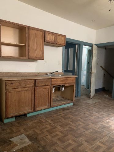 3066 24th St, Milwaukee, WI 53206-1103