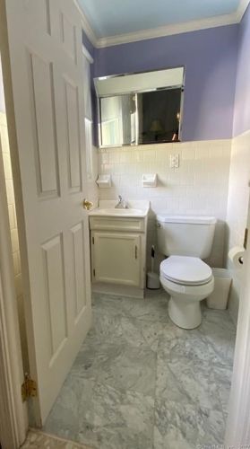 46 Wall St, Wallingford CT 06492-4708 exterior