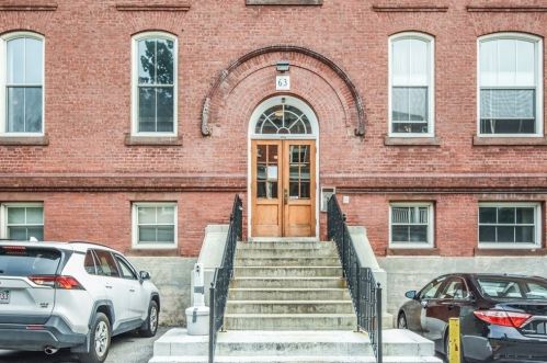 63 Illinois St, Worcester, MA 01610-1658
