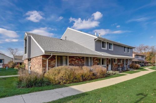 6336 20th St, Milwaukee, WI 53221-5255