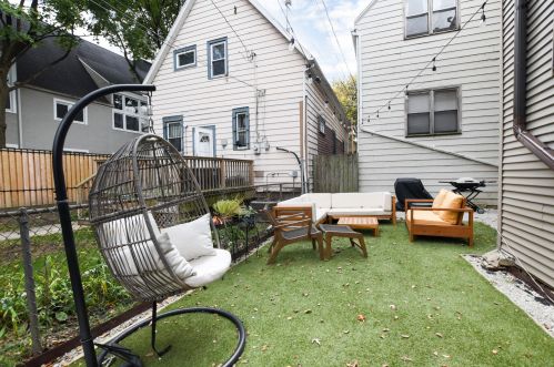 2649 Altgeld St, Chicago IL 60647-1872 exterior